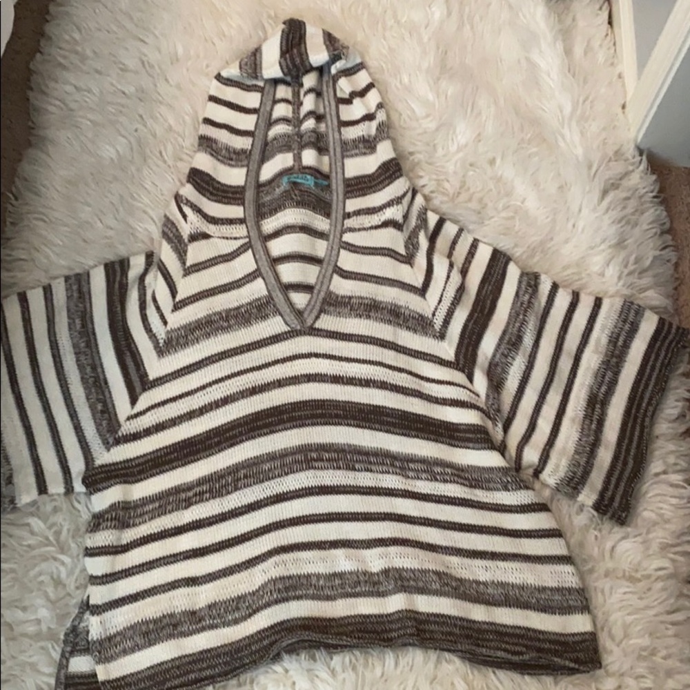 Panncho style sweater